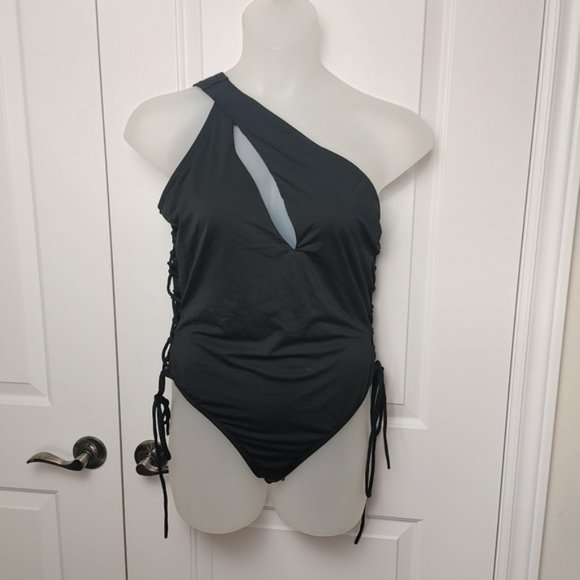 Black tie sides plus size swim suit - Picture 4 of 9